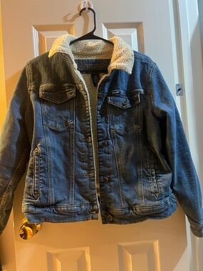Wrangler Dark Blue Denim Jacket with Cream Sherpa Lining